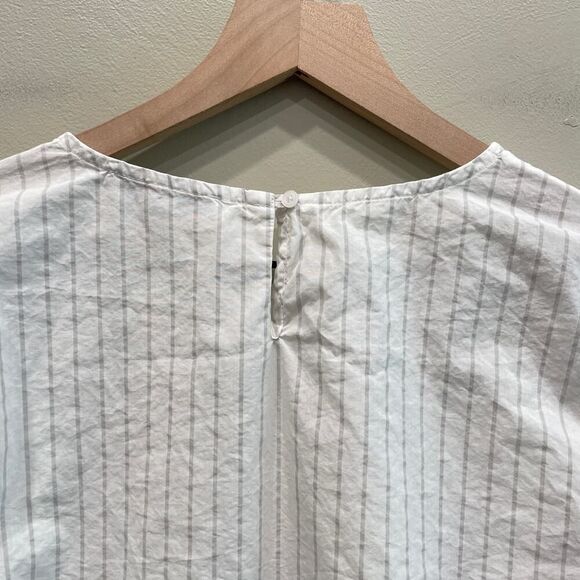 Madewell Pinstriped Ruffled White and Gray Top - Size: Medium - Picture 6 of 11